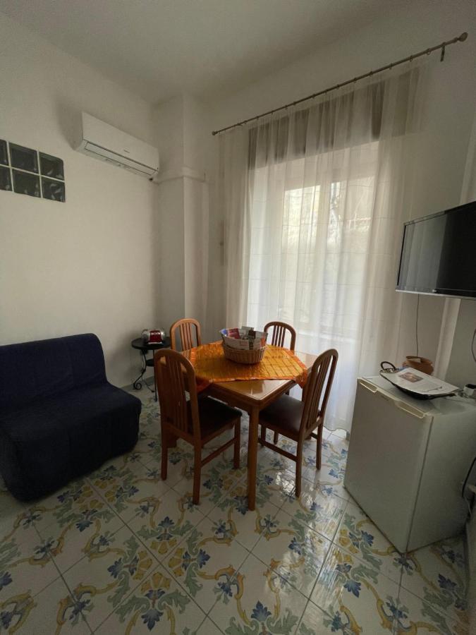 Queen Carolina'S Homes - Apartments In Old Town Наполи Екстериор снимка