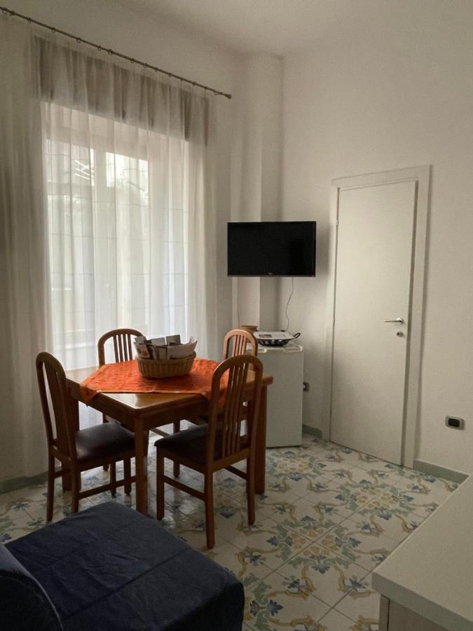 Queen Carolina'S Homes - Apartments In Old Town Наполи Екстериор снимка
