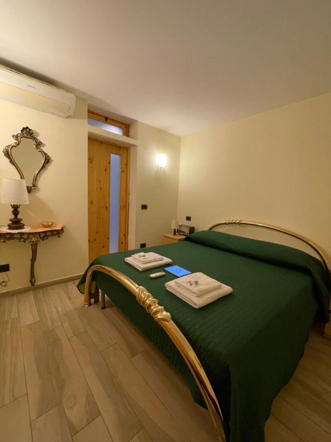 Queen Carolina'S Homes - Apartments In Old Town Наполи Екстериор снимка